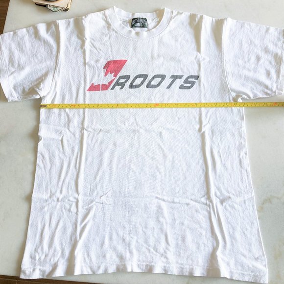 Vintage Roots white t-shirt, maple leaf (size M) relaxed fit, vtg 90s crew neck - Picture 4 of 5